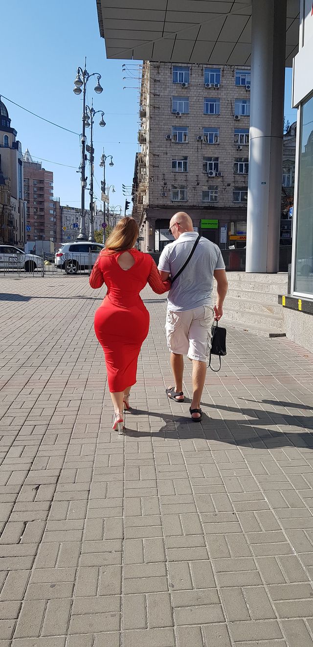 Киян розбурхала дівчина з фігурою Кім Кардашян - фото 350008