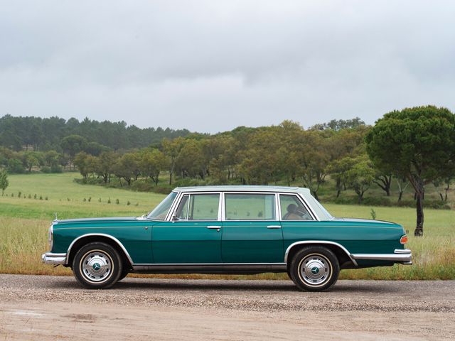 Лімузин 1966 року зі скляним дахом пустять з молотка - фото 350046