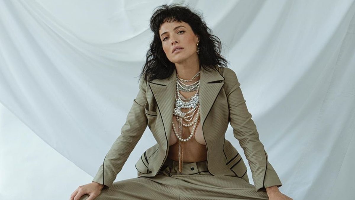 Сексуальна Даша Астаф'єва позувала топлес у зухвалій зйомці для глянцю (18+)