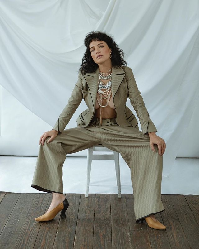 Сексуальна Даша Астаф'єва позувала топлес у зухвалій зйомці для глянцю (18+) - фото 350068