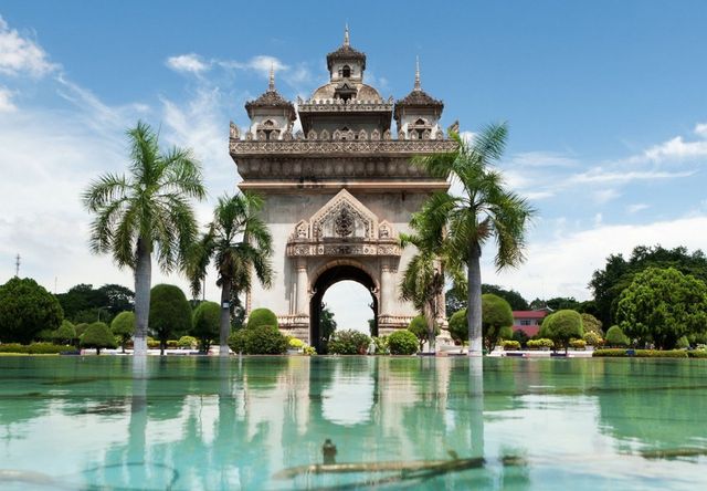 Українці тепер можуть літати без віз у ще одну країну - фото 350153