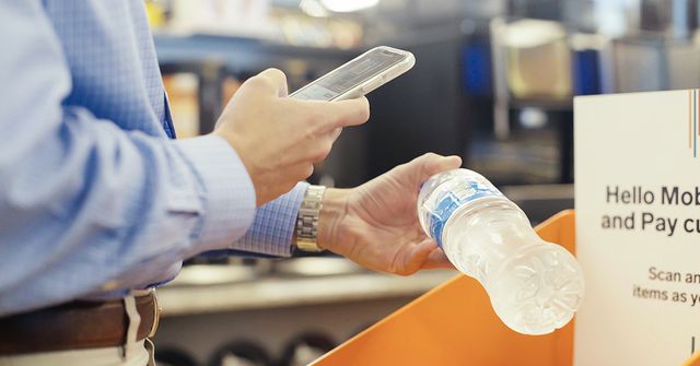 Для оплати достатньо лише просканувати товар за допомогою спеціального додатка - фото 350176