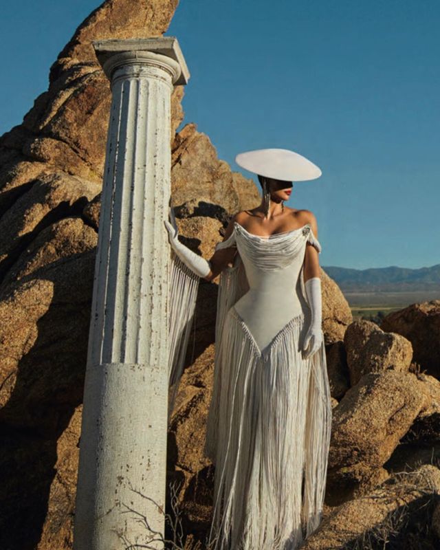 Курйозна Кім Кардашян показала свої форми для Vogue: фото - фото 350406