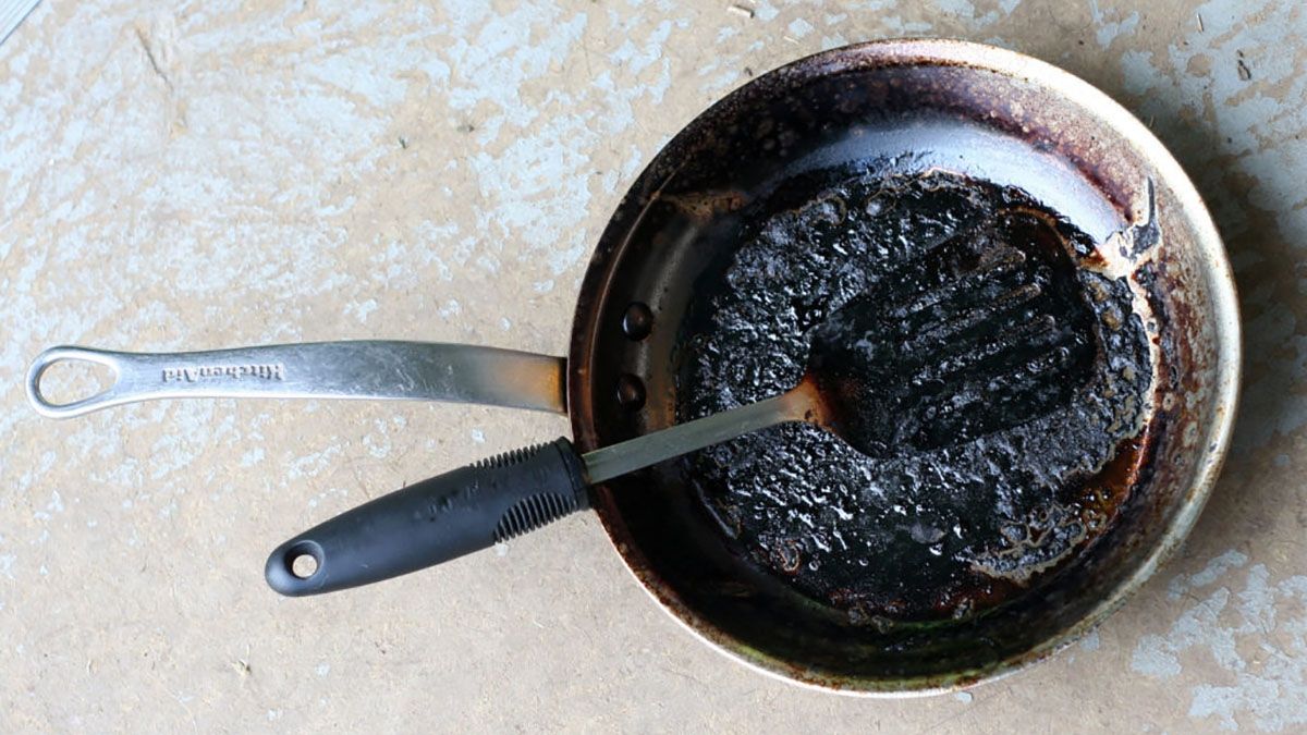 Як очистити пательню без хімічних засобів: абсолютна чистота
