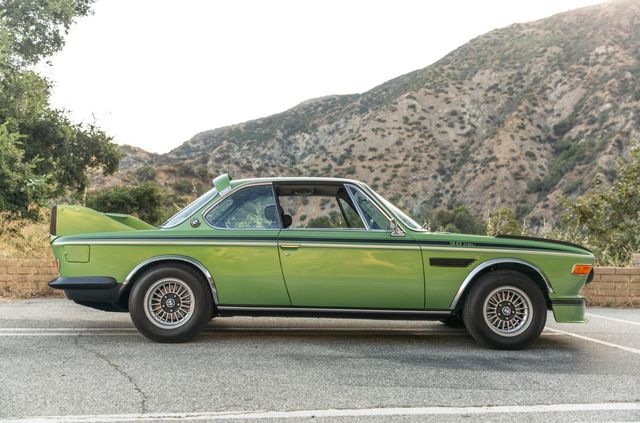 Один з 57 'бетмобілів' BMW пустять з молотка - фото 350641