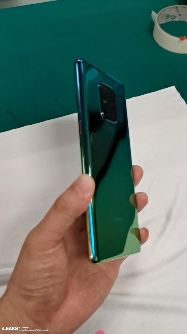 Huawei Mate 30 на живих знімках - фото 350775