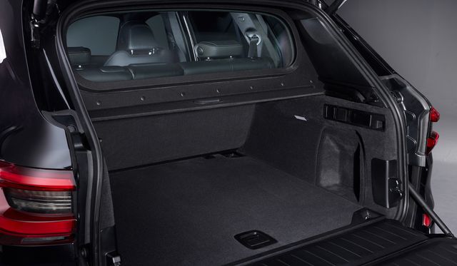 BMW представила броньований кросовер, який ідеально підходить для президентського кортежу - фото 350797