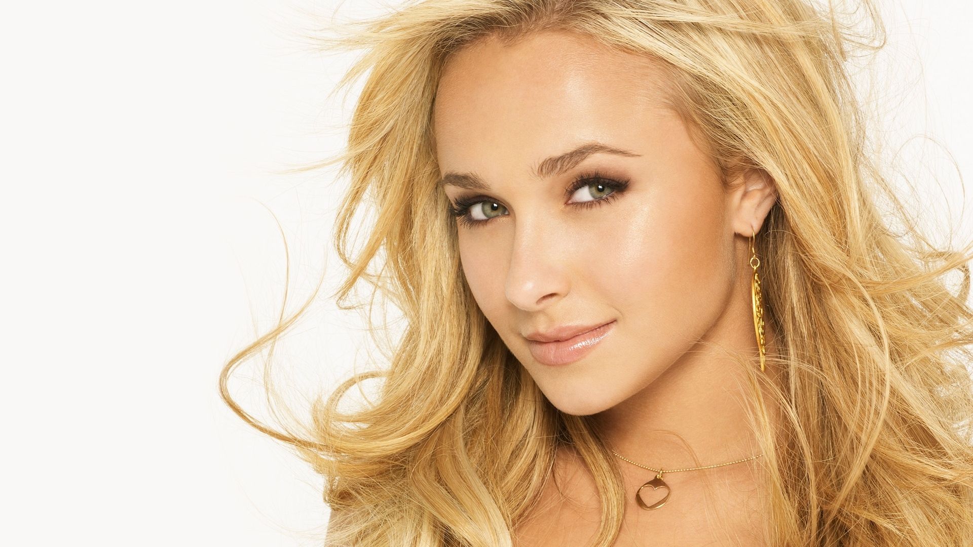 Колишня Володимира Кличка блиснула у відвертій сукні