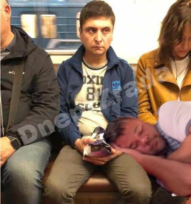 Сплячий на колінах Богдан: найкращі меми з соцмереж - фото 350969