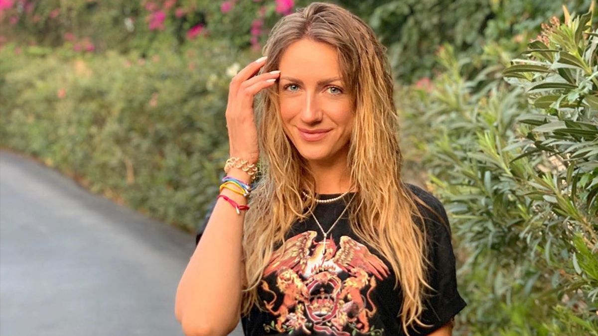 Леся Нікітюк розбурхала шанувальників сексуальним образом з екстремальним декольте