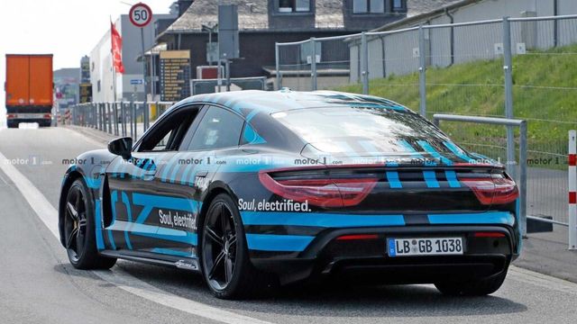 Розкриті деталі про перший електроседан Porsche - фото 351256
