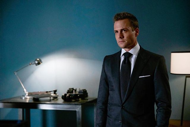 5 модників з улюблених серіалів, у яких чоловікам варто повчитися стилю - фото 351374