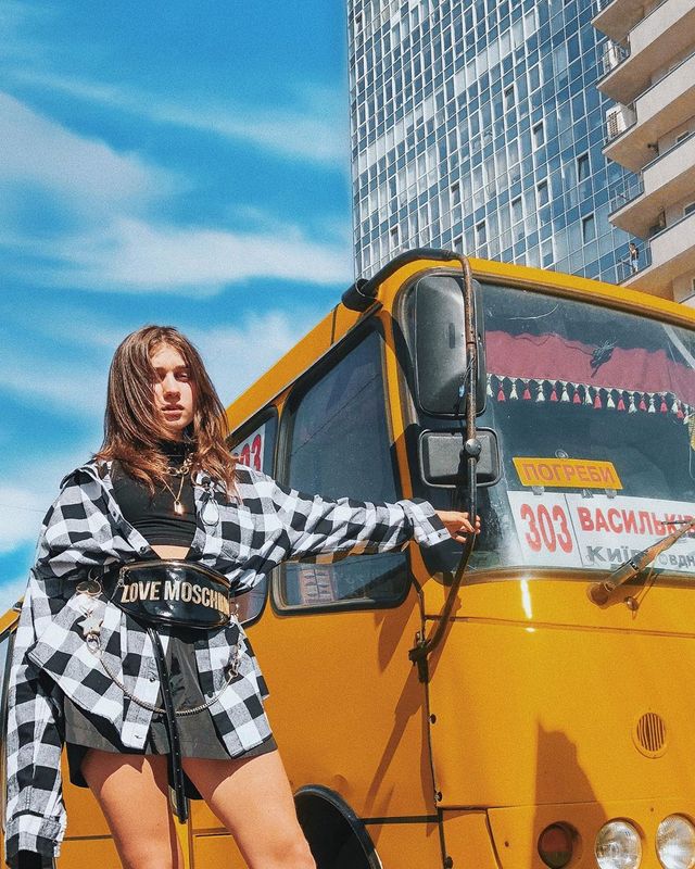 Jerry Heil поставила цікаве питання користувачам - фото 351510