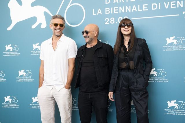 Карколомна Моніка Белуччі вперше вийшла у світ з колишнім чоловіком - фото 351616