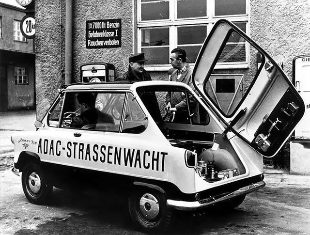 У мережі показали раритетну машину, в яку потрібно сідати через багажник і капот - фото 351830