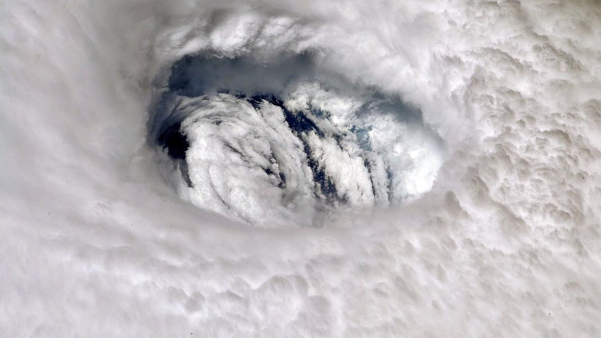 Ураган Доріан з космосу - фото 1