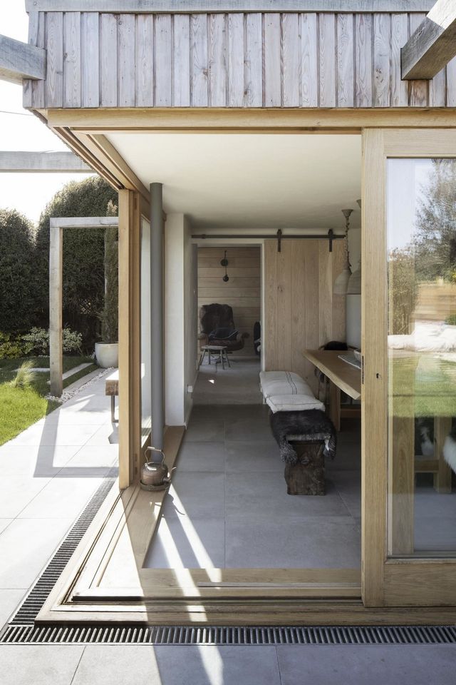 200-річний котедж перетворили на сучасний дім: ефектні фото - фото 352350