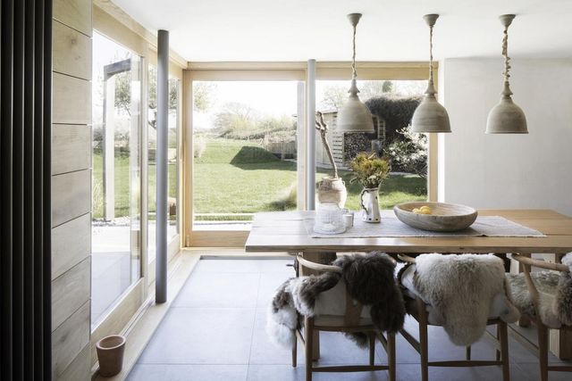 200-річний котедж перетворили на сучасний дім: ефектні фото - фото 352353