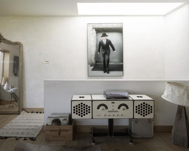 200-річний котедж перетворили на сучасний дім: ефектні фото - фото 352359