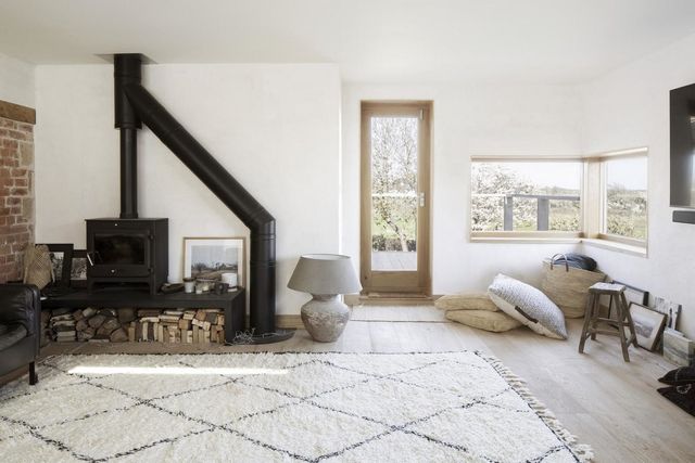 200-річний котедж перетворили на сучасний дім: ефектні фото - фото 352365