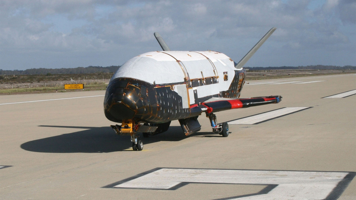 Космічний військовий літак X-37B - фото 1