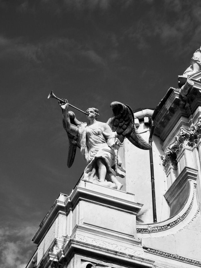 Прогулянка Венецією у чорно-білих фото, від яких перехоплює подих - фото 352460