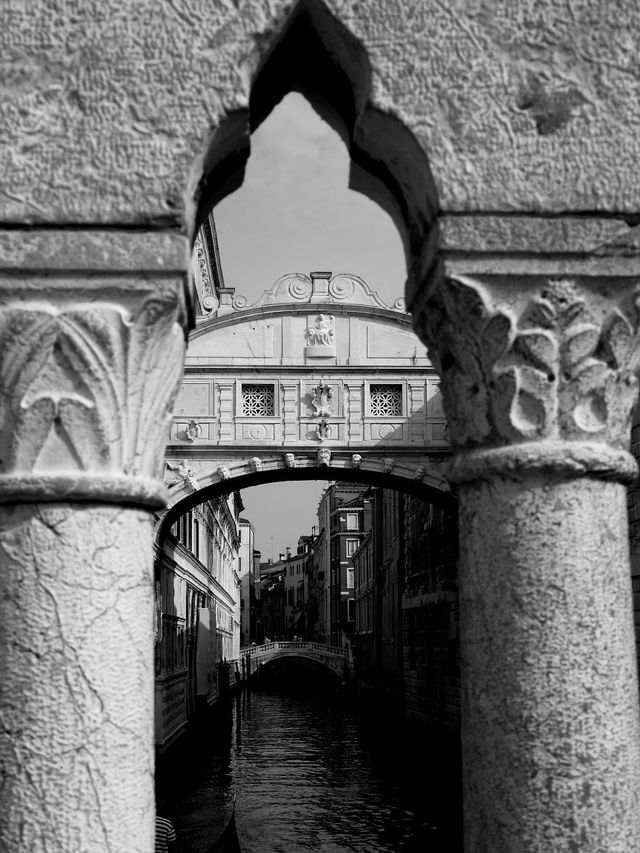 Прогулянка Венецією у чорно-білих фото, від яких перехоплює подих - фото 352462