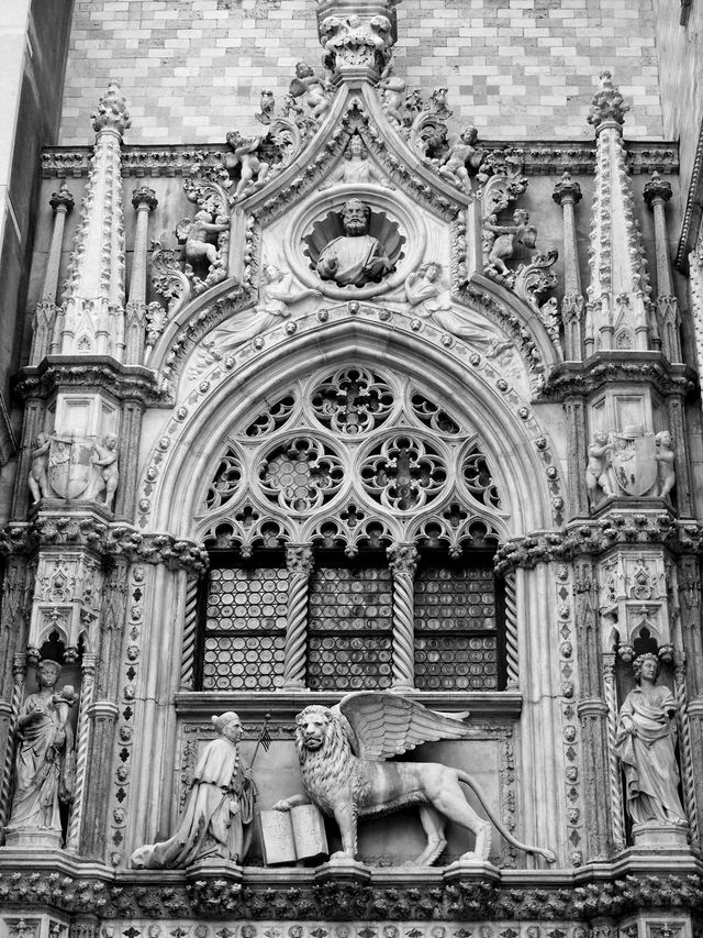 Прогулянка Венецією у чорно-білих фото, від яких перехоплює подих - фото 352463