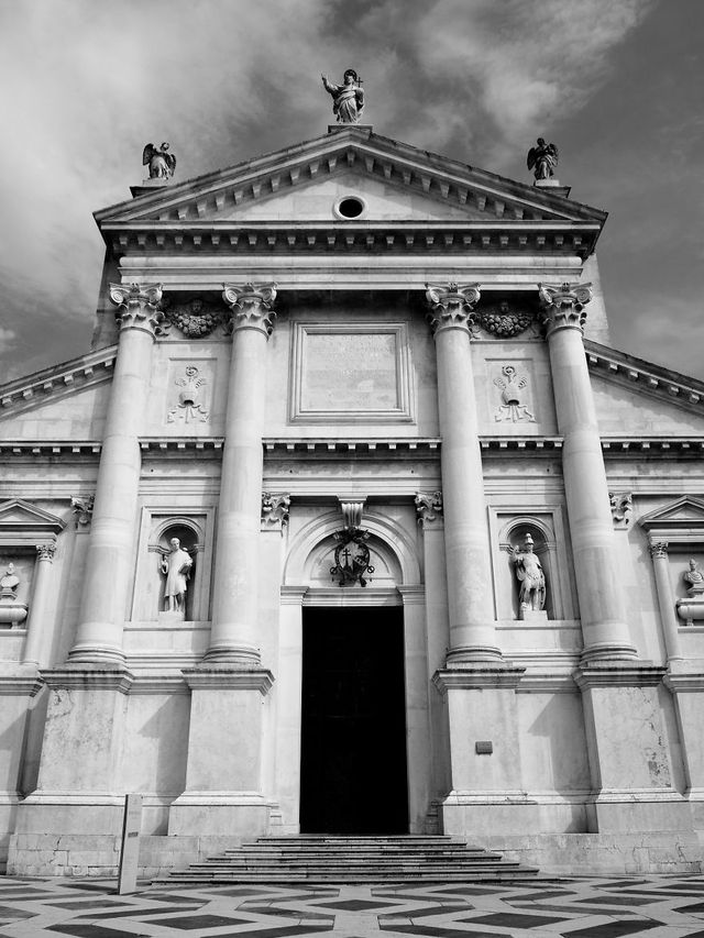 Прогулянка Венецією у чорно-білих фото, від яких перехоплює подих - фото 352467