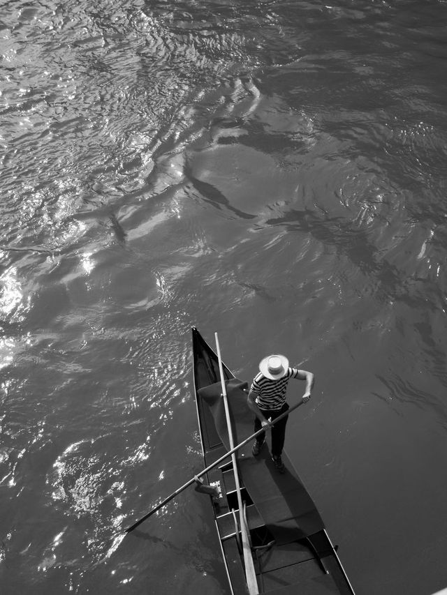 Прогулянка Венецією у чорно-білих фото, від яких перехоплює подих - фото 352471