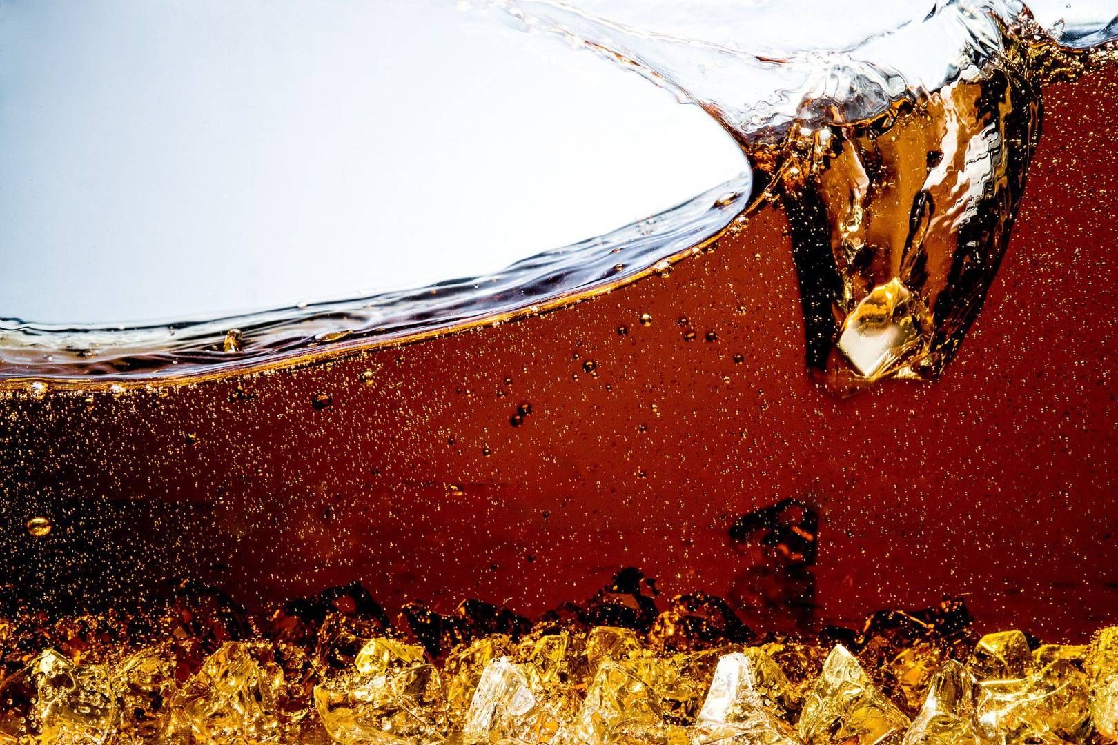 Ось чому не слід зловживати газованими напоями - фото 1