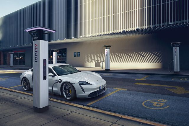 Електромобіль Porsche Taycan - фото 352649