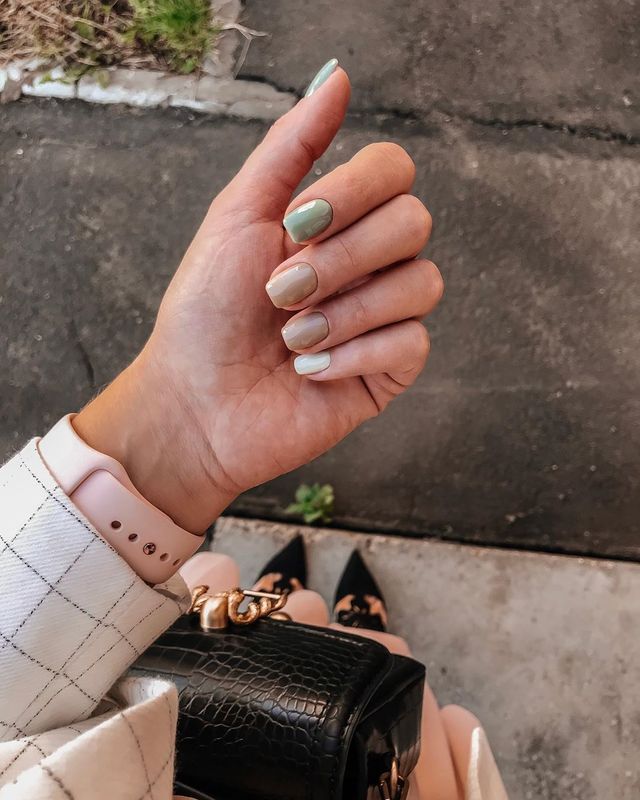 Манікюр на осінь 2025: модні тренди дизайну нігтів у фото - фото 352871