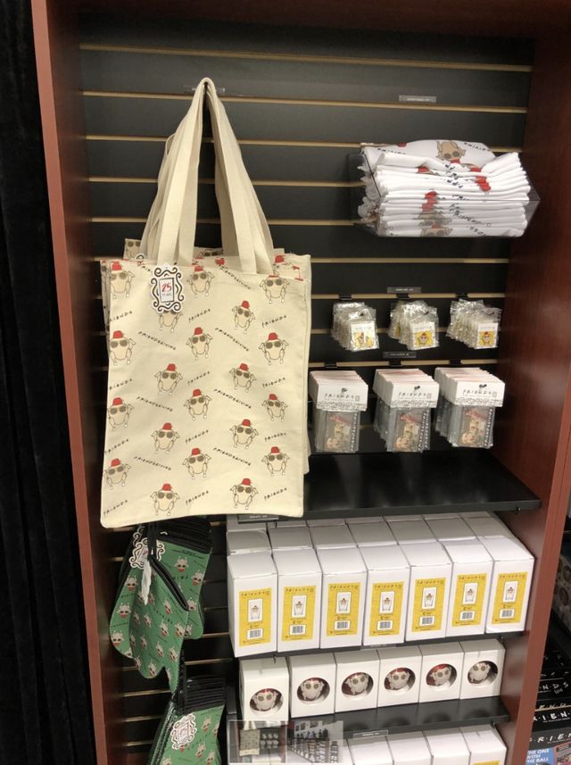 У Нью-Йорку відкрили музей серіалу Друзі (фото) - фото 353072