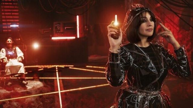 Моніка Белуччі приголомшила образом спокусливого демона - фото 353292