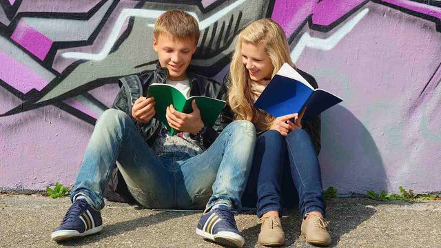 Учені не рекомендують підліткам зациклюватися на стосунках - фото 353400