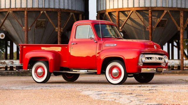 Класичний Ford 1953 року випуску пустять з молотка - фото 353472