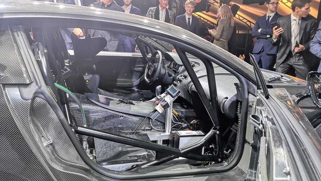 Bugatti випустить найшвидший суперкар в історії марки - фото 353542