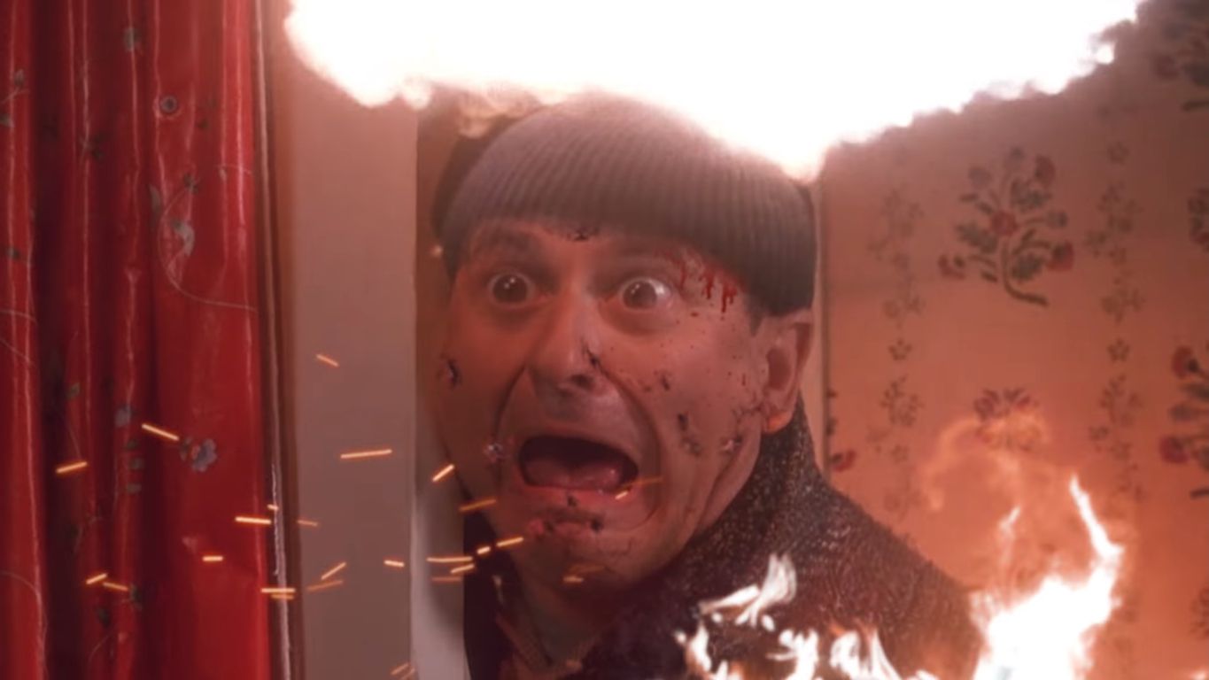 Сам удома для дорослих: у мережі показали нову версію фільму з рейтингом 18+