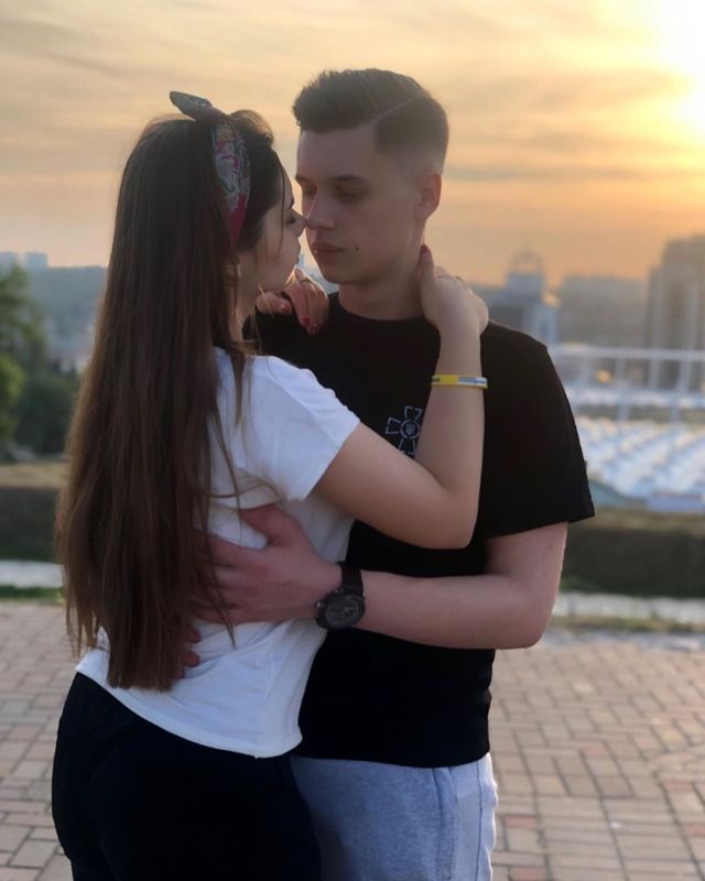 Юний моряк Андрій Ейдер освідчився дівчині після повернення з полону: емоційні фото - фото 353646