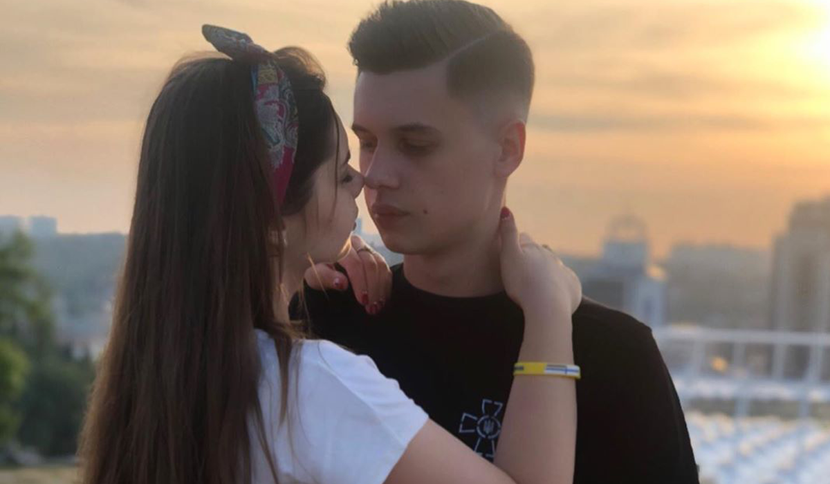 Юний моряк Андрій Ейдер освідчився дівчині після повернення з полону: емоційні фото