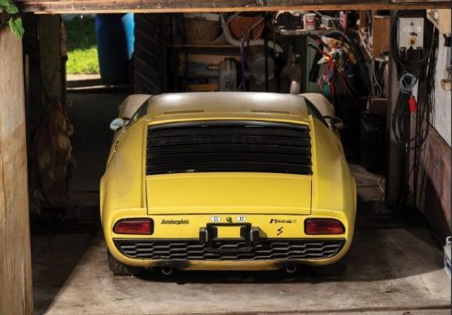 У мережі показали оригінальну жовту Lamborghini - фото 353666