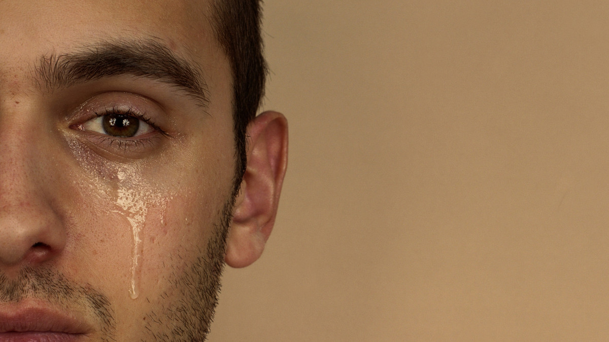 Чому чоловіки плачуть під час перегляду фільмів - фото 1