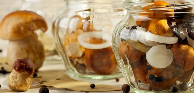 Мариновані гриби: 7 покрокових рецептів для всіх видів грибів з фото - фото 354037