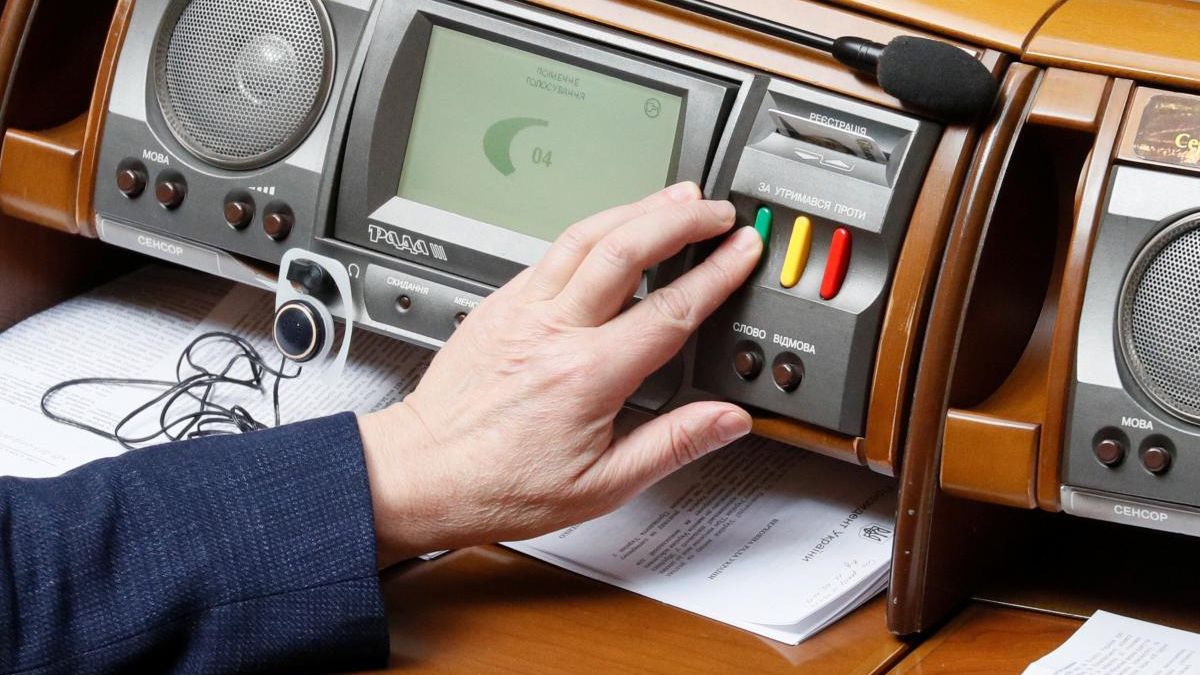 Перший кнопкодав: названо ім'я порушника у Верховній Раді 9-го скликання (відеофакт)