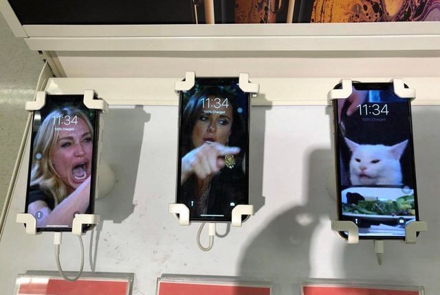 Один з головних мемів року користувачі мережі перенесли в реальне життя: кумедні фото - фото 354103