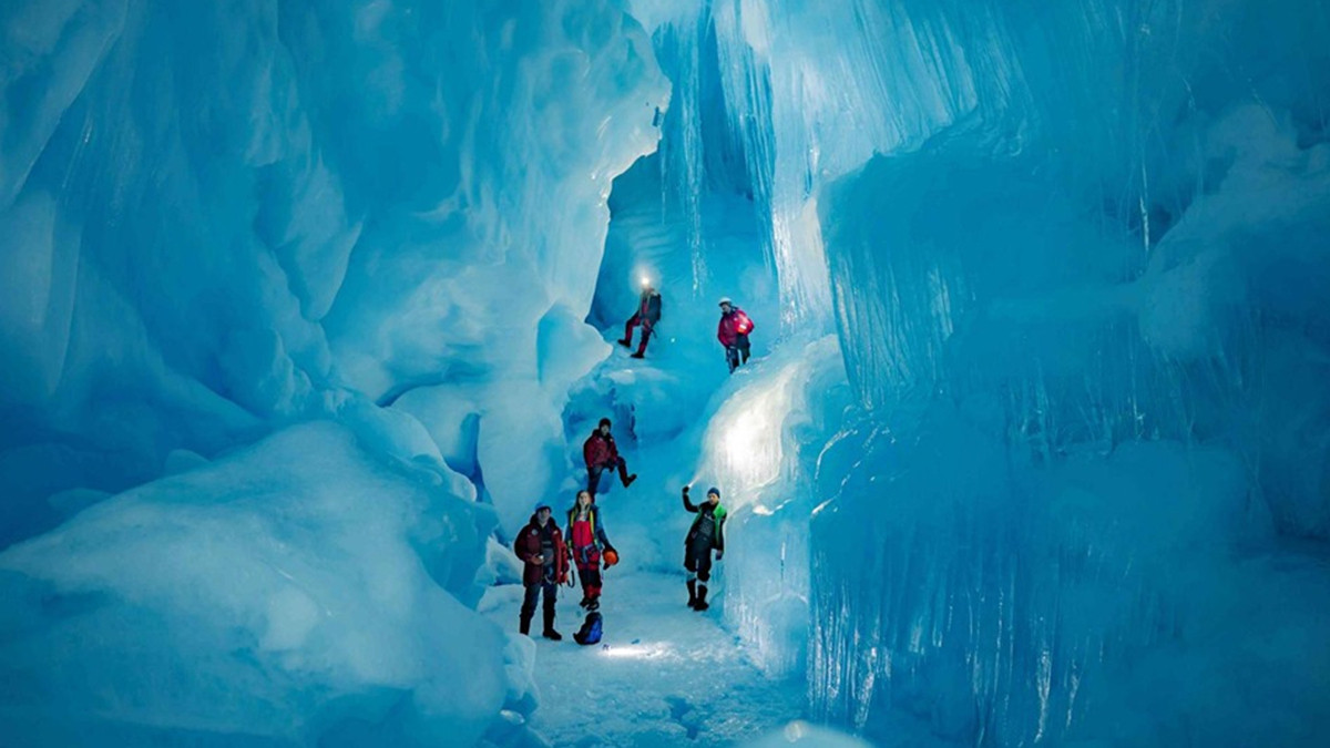 Льодова печера в Антарктиді - фото 1