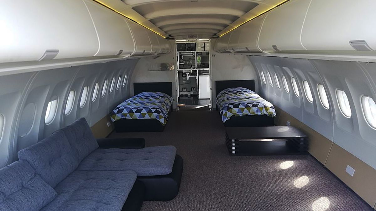 Старий літак перетворили на атмосферний готель