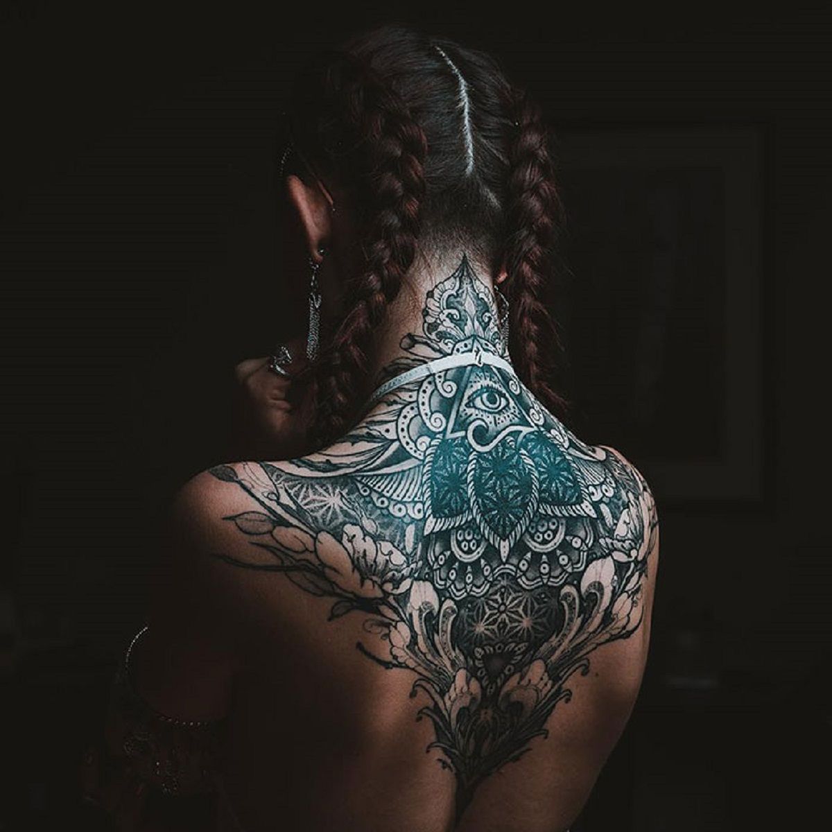 Ефектні татуювання на всю спину, які змусять затримати погляд: фото