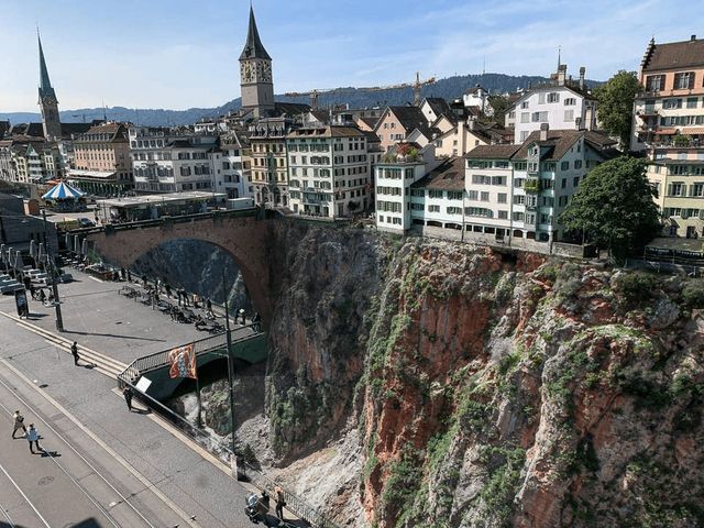 Користувачі мережі висміяли 'зелену' річку в Цюриху: кумедні меми - фото 354653